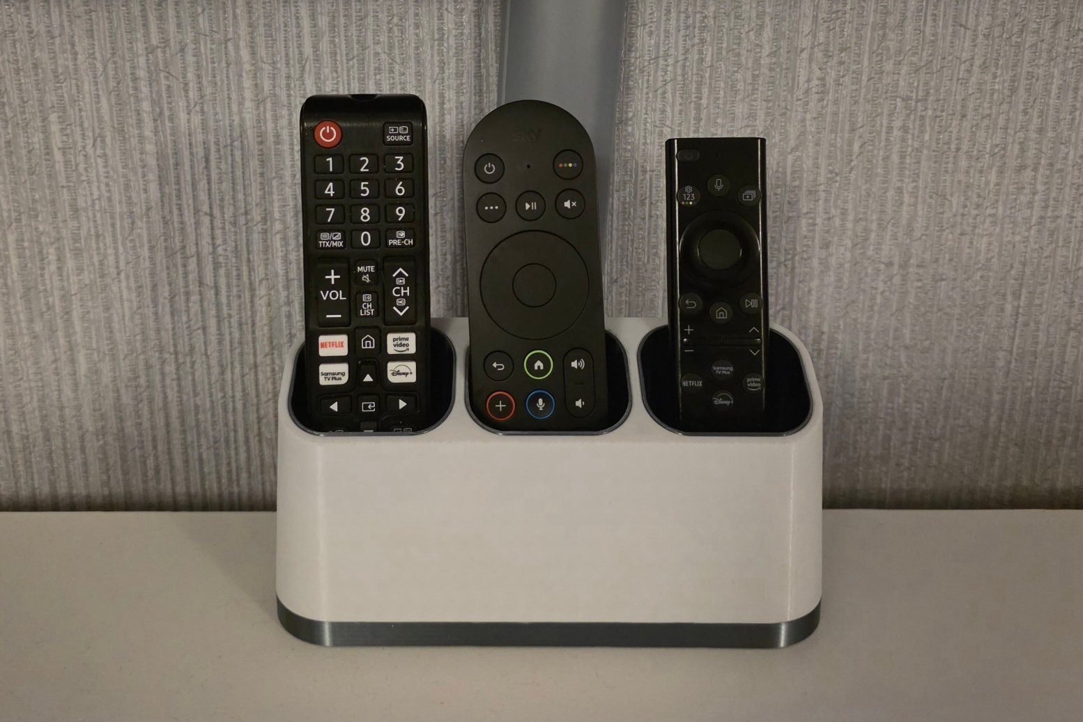 TV remote control stand printed in PETG on the coffee table